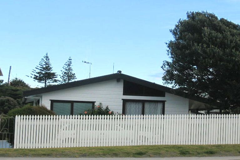 Photo of property in 3 Tasman Road, Otaki Beach, Otaki, 5512