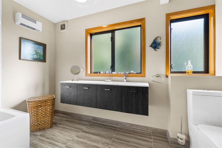 Photo of property in 10 Tuawera Terrace, Clifton, Christchurch, 8081