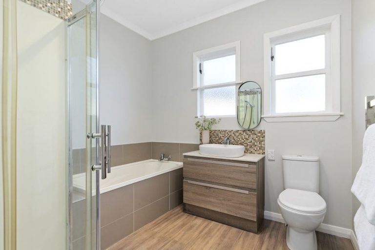 Photo of property in 51 Burrow Road, Pukekohe, 2120