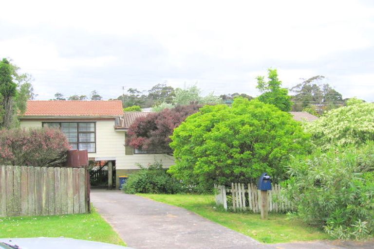 Photo of property in 16 Benita Place, Sunnyvale, Auckland, 0612