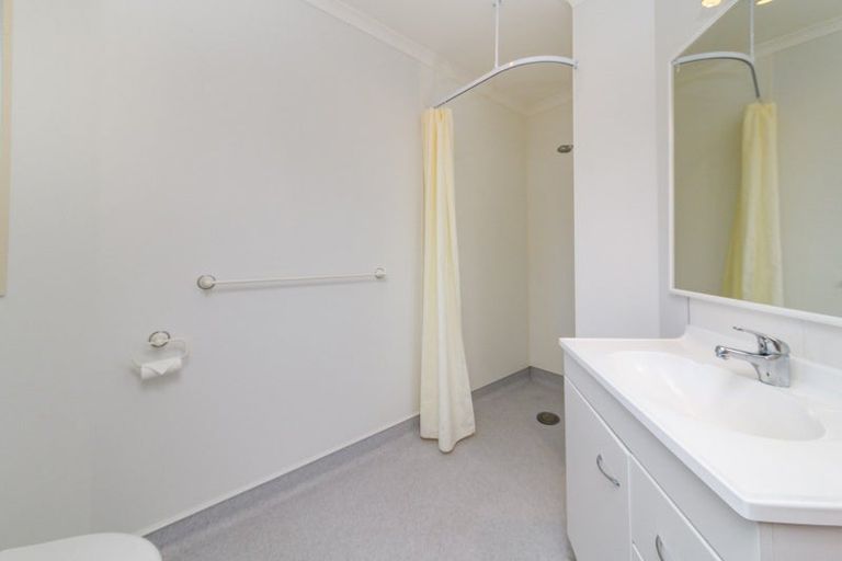 Photo of property in 5 Daniel Place, Kelvin Grove, Palmerston North, 4414