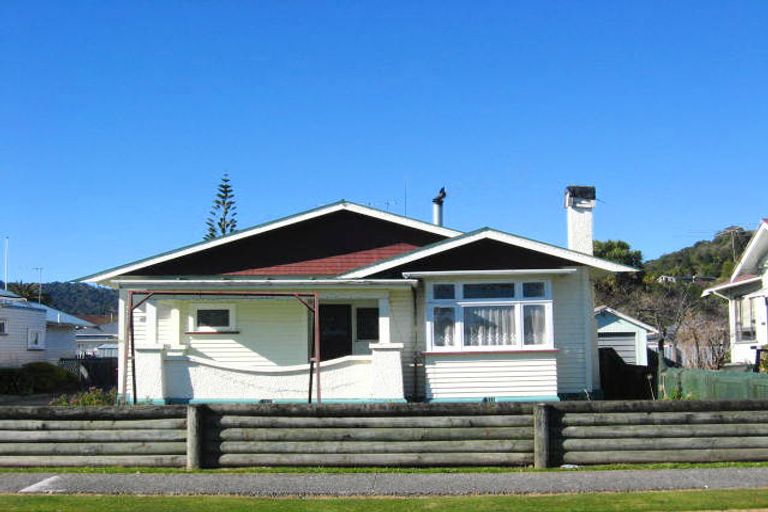 Photo of property in 51 Palmerston Street, Greymouth, 7805