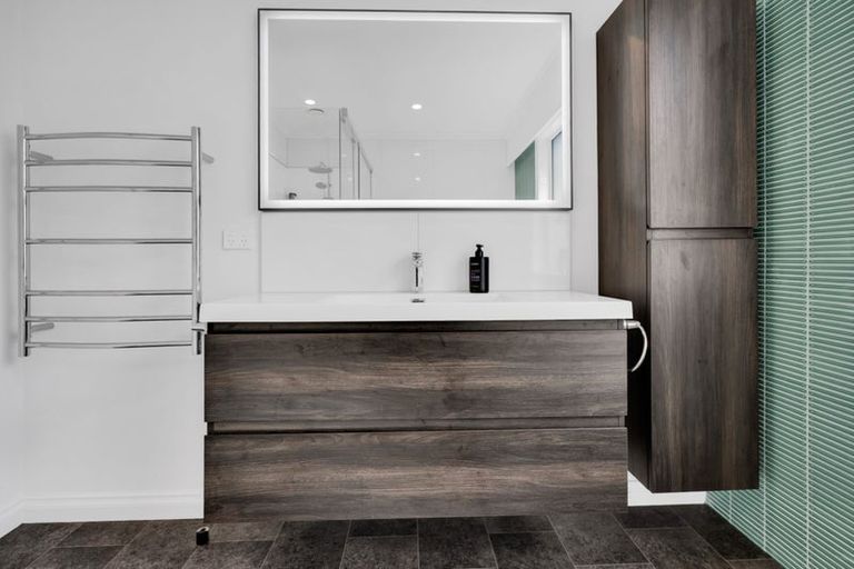 Photo of property in 218 Henwood Road, Paraite, New Plymouth, 4372