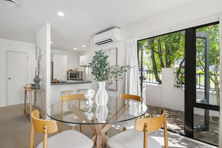 Photo of property in 1/26 Pannill Place, Oteha, Auckland, 0632