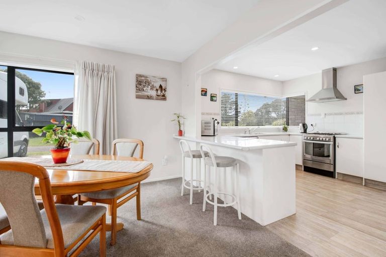 Photo of property in 9 Crampton Court, Orewa, 0931