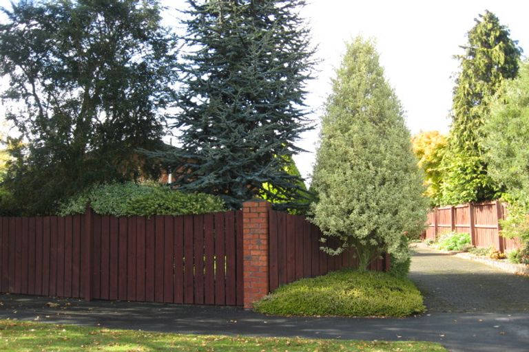 Photo of property in 19 Tyndale Place, Ilam, Christchurch, 8041