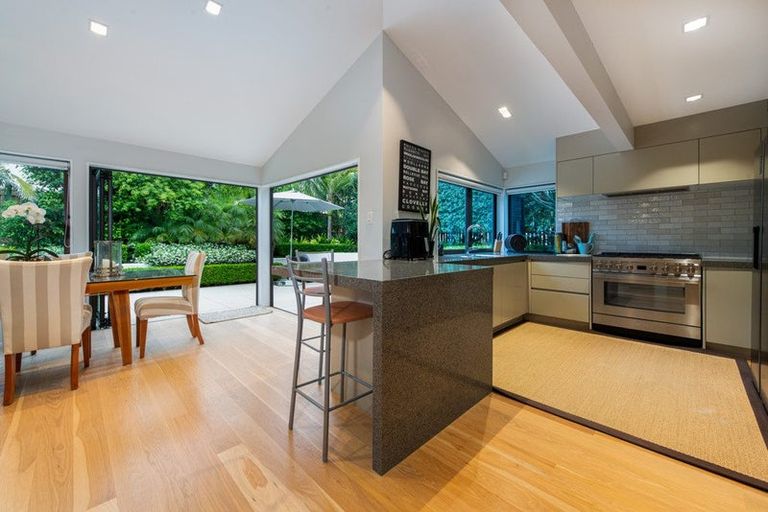 Photo of property in 33a Craig Road, Milford, Auckland, 0620