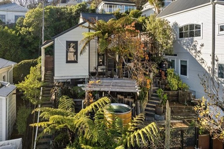 Photo of property in 12 Stafford Street, Mount Victoria, Wellington, 6011