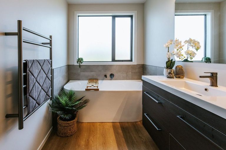 Photo of property in Northlake, 8 Linnburn Road, Wanaka, 9305