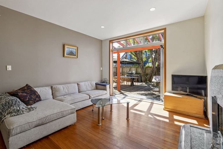 Photo of property in 8 Faulkner Road, Northcote Point, Auckland, 0627
