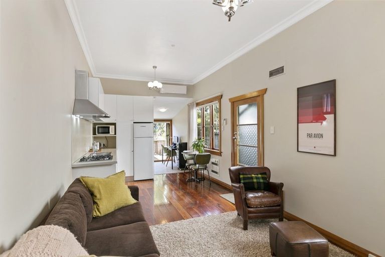 Photo of property in 29 Edinburgh Terrace, Berhampore, Wellington, 6023