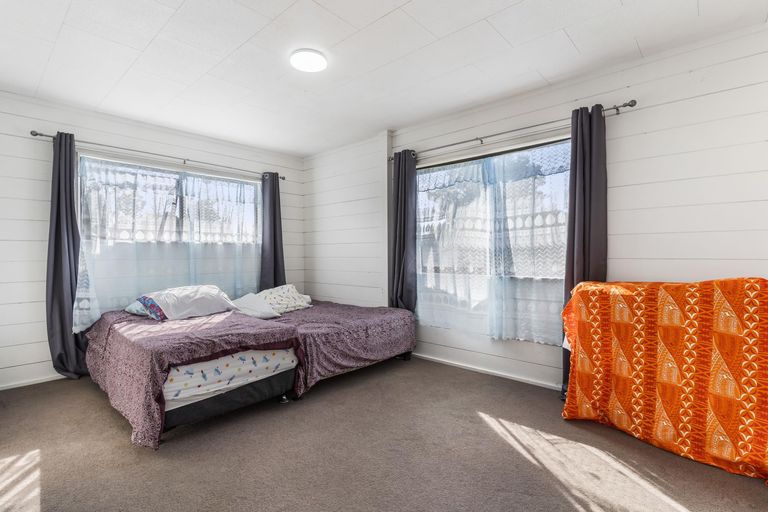 Photo of property in 2/11 Bluewater Place, Wattle Downs, Auckland, 2103