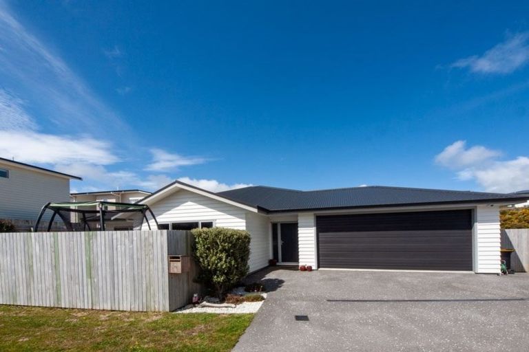 Photo of property in 15 Belize Grove, Grenada Village, Wellington, 6037