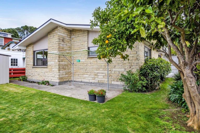 Photo of property in 65 Belt Road, New Plymouth, 4310