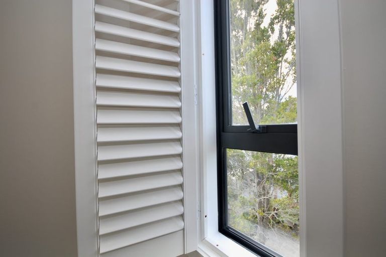 Photo of property in 41d Camelot Place, Glenfield, Auckland, 0629