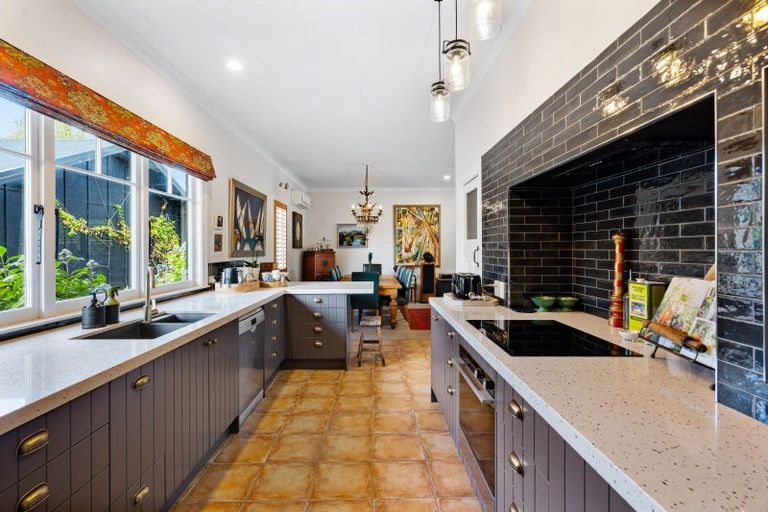 Photo of property in 16 Reynolds Road, Havelock North, 4130