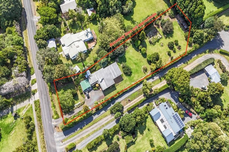 Photo of property in 16 Mission Road, Kerikeri, 0230