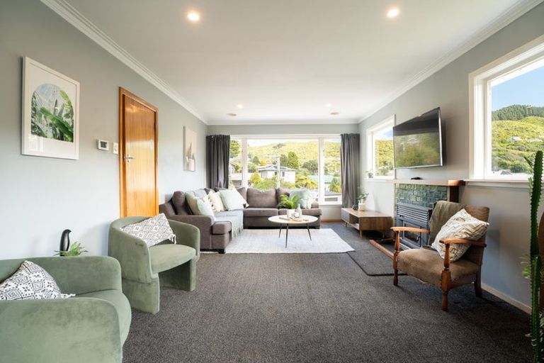 Photo of property in 10a Larsen Crescent, Tawa, Wellington, 5028