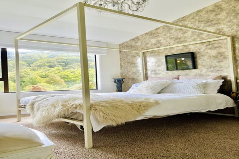 Photo of property in 136 Cheviot Road, Lowry Bay, Lower Hutt, 5013