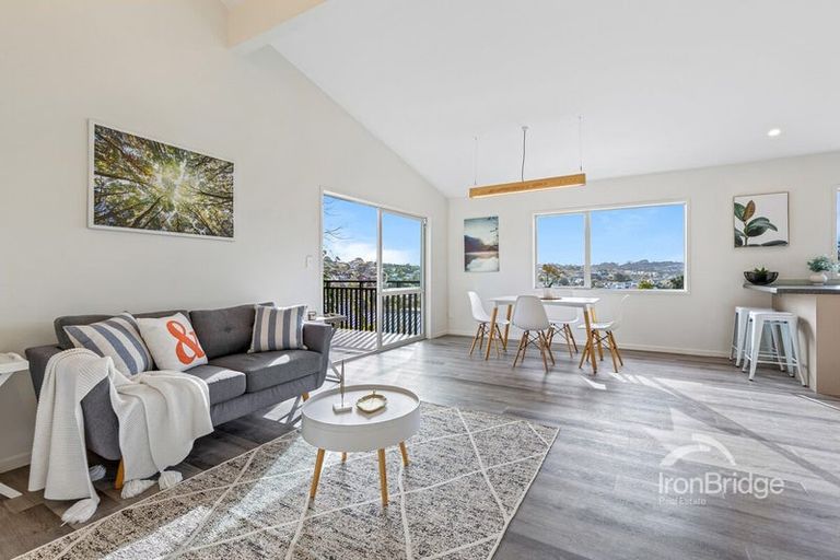 Photo of property in 10 Louise Place, Browns Bay, Auckland, 0630