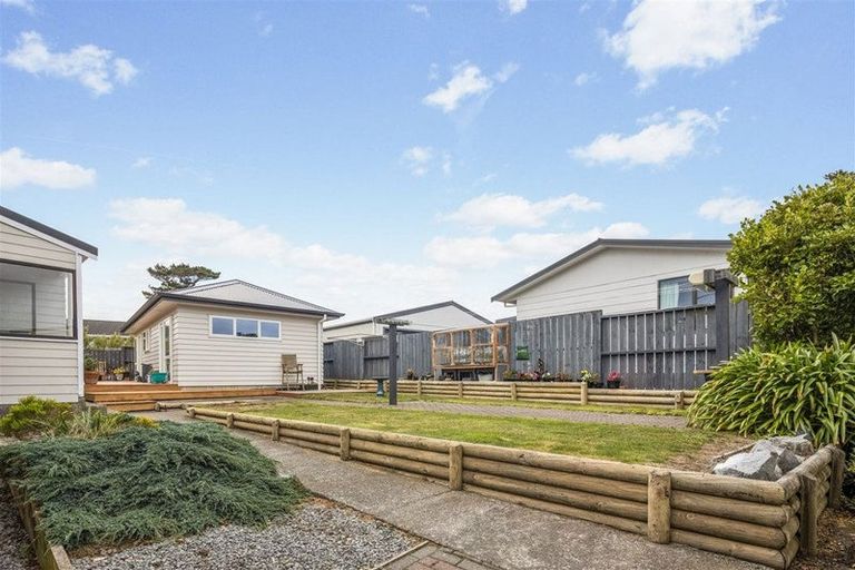 Photo of property in 166 Mark Avenue, Grenada Village, Wellington, 6037