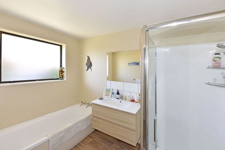 Photo of property in 23 Roberts Road, Hei Hei, Christchurch, 8042