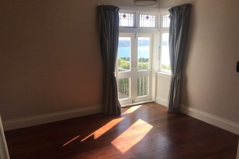 Photo of property in 15 Palliser Road, Roseneath, Wellington, 6011