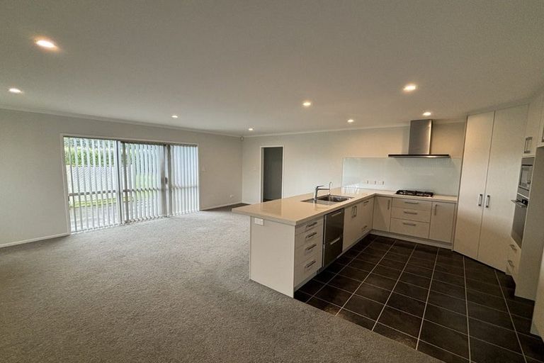 Photo of property in 74 Fernbrook Drive, Hurworth, New Plymouth, 4310