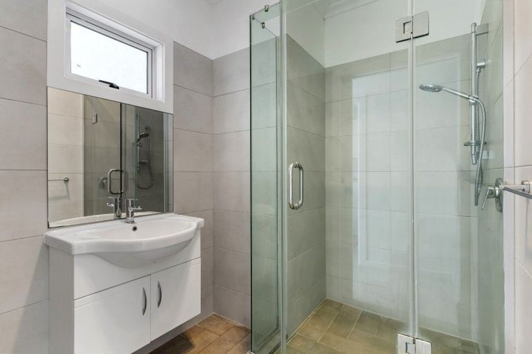 Photo of property in 12 Panorama Road, Mount Wellington, Auckland, 1060