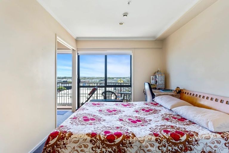 Photo of property in The Rennaissance, 5e/18 Ronwood Avenue, Manukau, Auckland, 2104