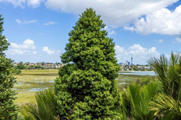 Photo of property in 1/27 Waitemata Road, Hauraki, Auckland, 0622