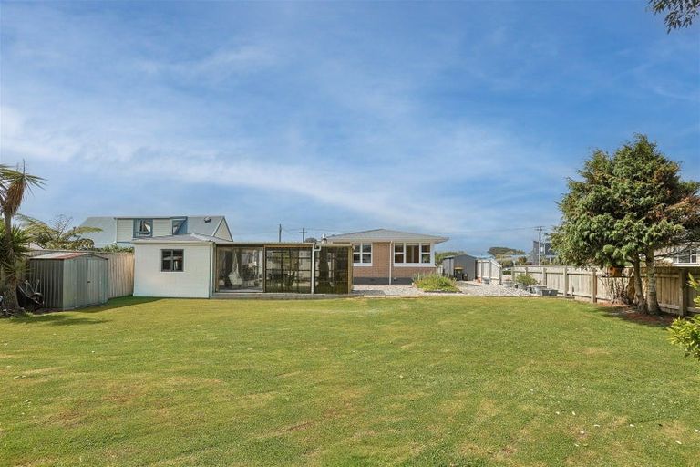 Photo of property in 20 Cook Street, Carters Beach, Westport, 7825
