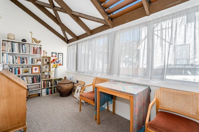 Photo of property in 3/133 Queens Drive, Lyall Bay, Wellington, 6022