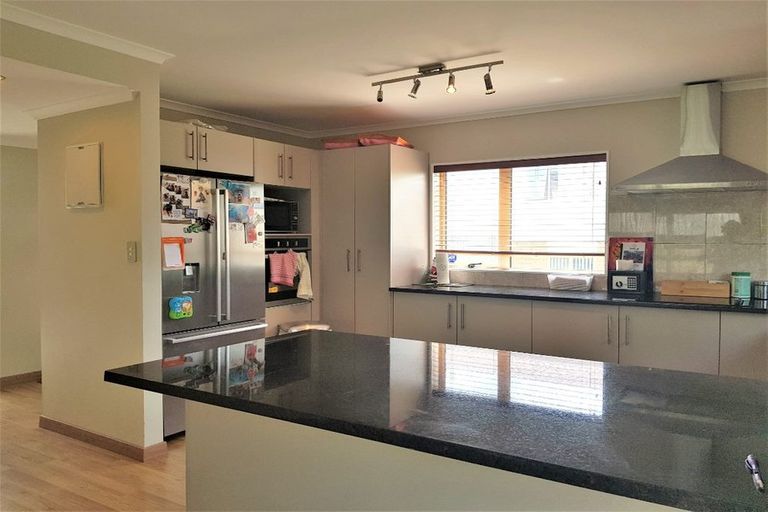 Photo of property in 16 Tavua Lane, Ranui, Auckland, 0612