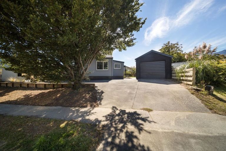 Photo of property in 33 Oregon Drive, Kelvin Heights, Queenstown, 9300
