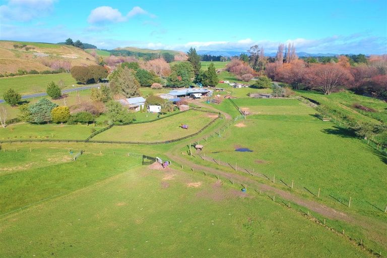 Photo of property in 2966 State Highway 2, Waipukurau, 4281