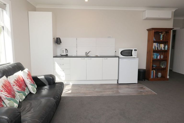 Photo of property in 104 Seaview Road, Paraparaumu Beach, Paraparaumu, 5032