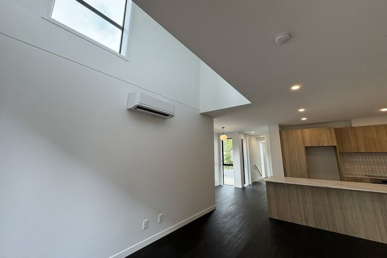 Photo of property in 2/323 Riverside Drive, Waterloo, Lower Hutt, 5011