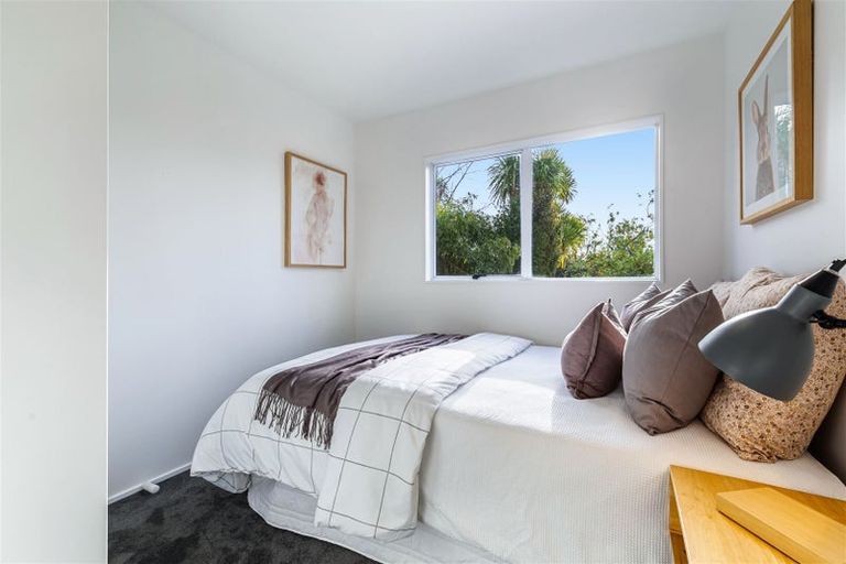 Photo of property in 1/51 Aeroview Drive, Beach Haven, Auckland, 0626