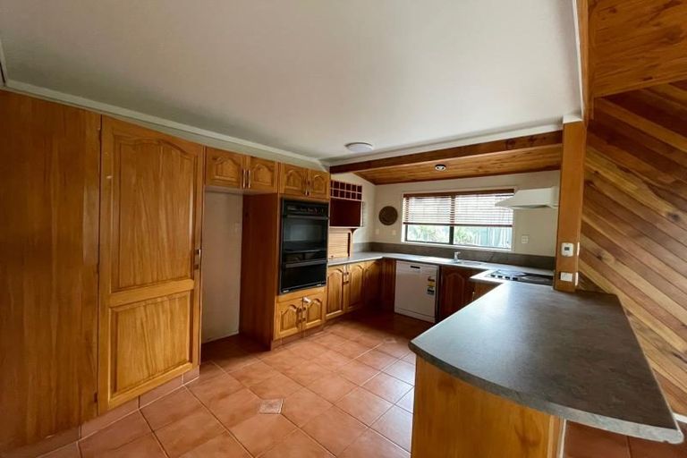 Photo of property in 14 Chablis Place, Henderson, Auckland, 0612