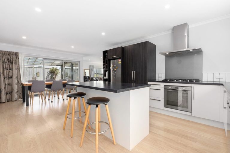 Photo of property in 6 Grace Cove, Aotea, Porirua, 5024