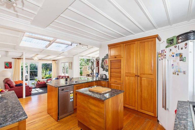 Photo of property in 731 Swanson Road, Swanson, Auckland, 0612