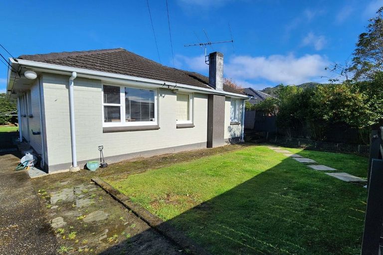 Photo of property in 51 Kashmir Avenue, Clouston Park, Upper Hutt, 5018