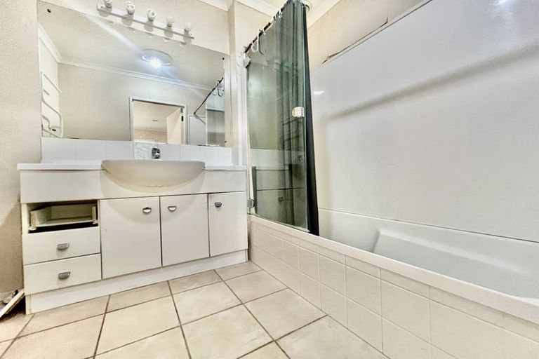 Photo of property in Tuscany Towers, 31/1 Ambrico Place, New Lynn, Auckland, 0600