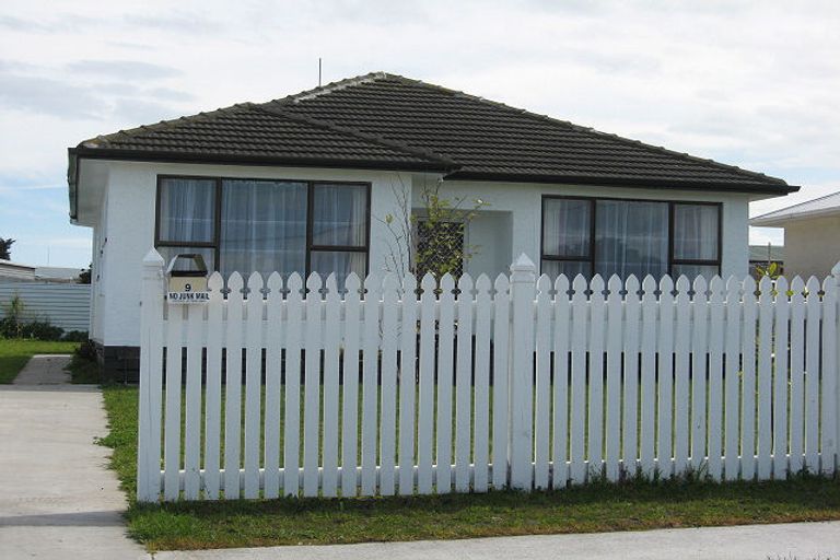 Photo of property in 9 Raupo Street, Castlecliff, Whanganui, 4501
