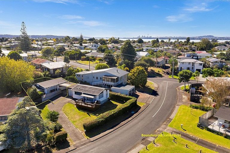 Photo of property in 3 Thomas Avenue, Te Atatu Peninsula, Auckland, 0610