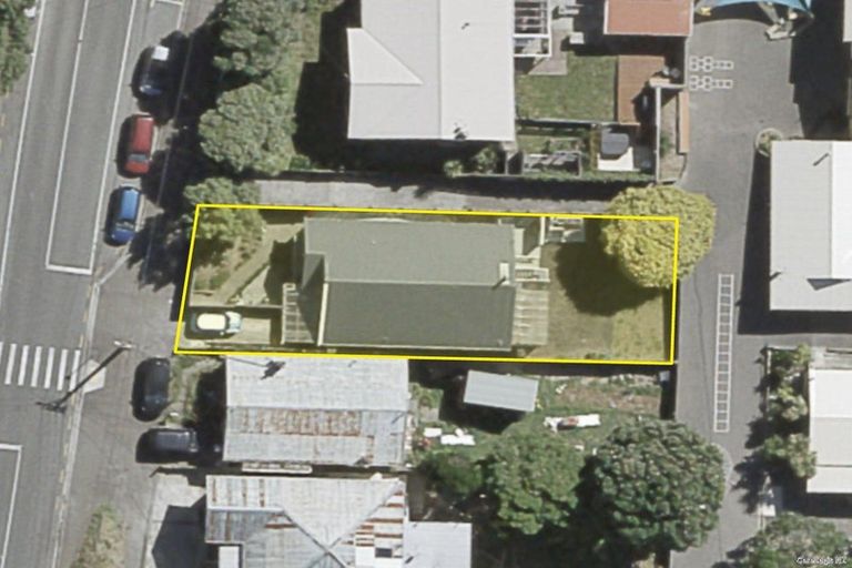 Photo of property in 69 Queens Drive, Lyall Bay, Wellington, 6022