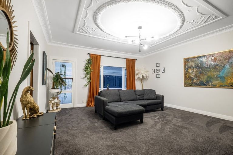 Photo of property in 102 Paremata Road, Paremata, Porirua, 5024