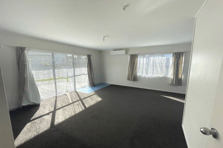 Photo of property in 1/100 Shifnal Drive, Randwick Park, Auckland, 2105