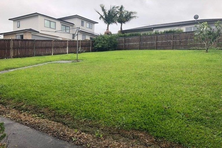 Photo of property in 25 Temuri Place, Glendene, Auckland, 0602